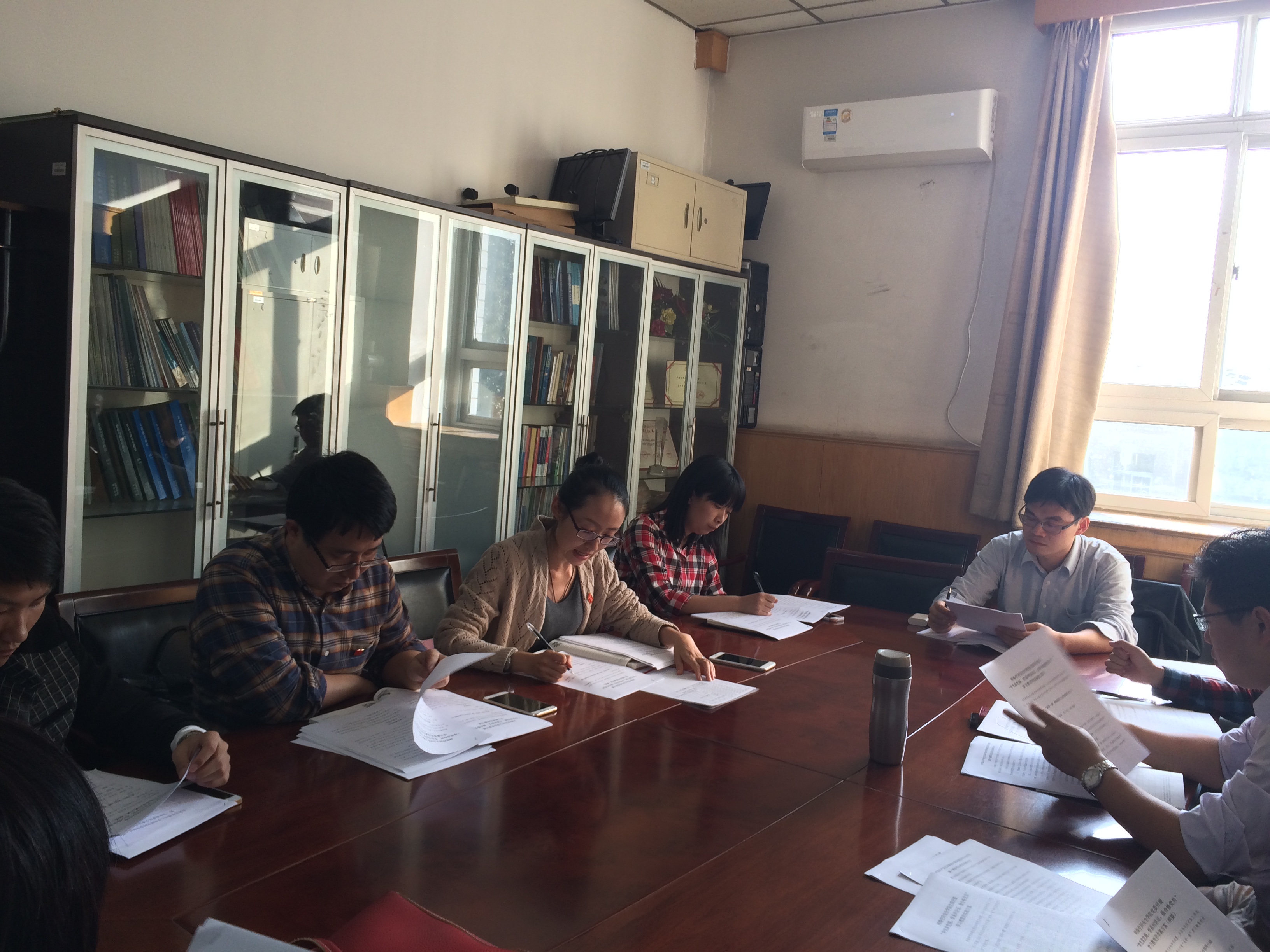 教工党支部书记陶琳部署学习计划