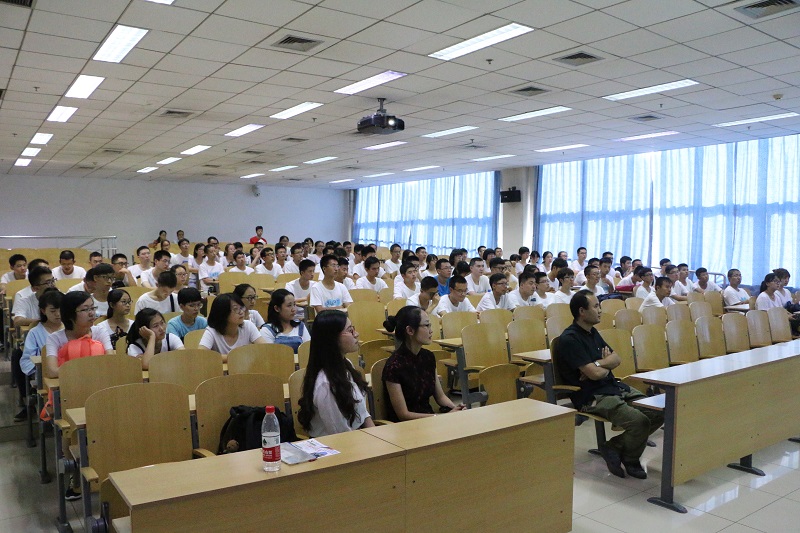图五 入学教育现场